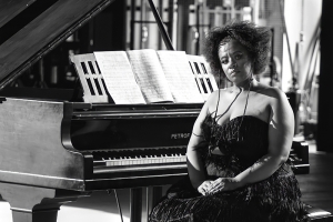 O THEATRO S&Atilde;O PEDRO CONVIDA MARGUERITE SILVA SANTOS PARA HOMENAGEAR ZILAH MACHADO E OLIVEIRA SILVEIRA