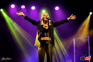 PAULA TOLLER &ndash; COLOCANDO O P&Uacute;BLICO PARA CANTAR E DAN&Ccedil;AR NO AUDIT&Oacute;RIO ARA&Uacute;JO VIANNA