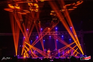 O REGGAE &ldquo;GOOD VIBRATIONS&rdquo; DO NATIRUTS FEZ AO AUDIT&Oacute;RIO ARA&Uacute;JO VIANNA CANTAR