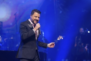 MAURICIO MANIERI, DIAS 9 E 10 DE JUNHO, NO TEATRO DO BOURBON COUNTRY
