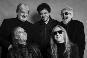 BANDALIERA VOLTA &Agrave; ESTRADA PARA COMEMORAR 40 ANOS DE ROCK!