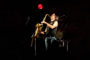 NORTE-AMERICANA DEANNA BOGART ESTREIA EM PORTO ALEGRE COM SHOW NO INSTITUTO LING