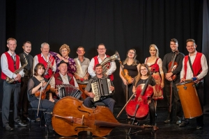 ESPET&Aacute;CULO SIMPLESMENTE HERTA - MEM&Oacute;RIAS E HIST&Oacute;RIAS ESTREIA EM PORTO ALEGRE REUNINDO M&Uacute;SICA E HUMOR NO PALCO