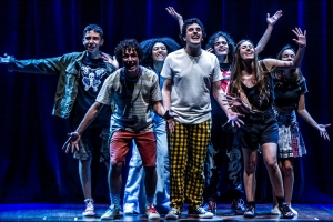 ADOLESCER COMBINA ESPET&Aacute;CULO COM BATE-PAPO SOBRE O UNIVERSO JOVEM NESTE DOMINGO NO TEATRO CIEE 