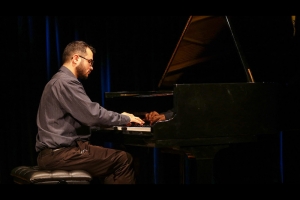 PIANISTA GA&Uacute;CHO JESYEL CEZAR APRESENTA OBRAS DE BEETHOVEN, CHOPIN, RAVEL E GINASTERA EM RECITAL DIA 29 DE JUNHO