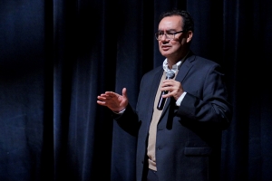 AUGUSTO CURY APRESENTA PELA PRIMEIRA VEZ EM PORTO ALEGRE A PALESTRA OS CÓDIGOS DA INTELIGÊNCIA