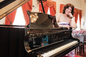 GLÓRIA IRIART COMPLETA 50 ANOS DE CARREIRA EM 2018 E APRESENTA SHOW COMEMORATIVO DIA 28 DE SETEMBRO