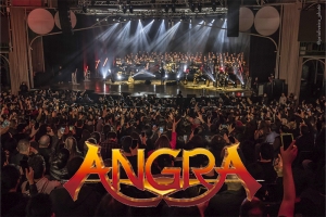 ANGRA FAZ HIST&Oacute;RIA COM APRESENTA&Ccedil;&Atilde;O AC&Uacute;STICA ANTOL&Oacute;GICA PARA FUTURO LAN&Ccedil;AMENTO AO VIVO